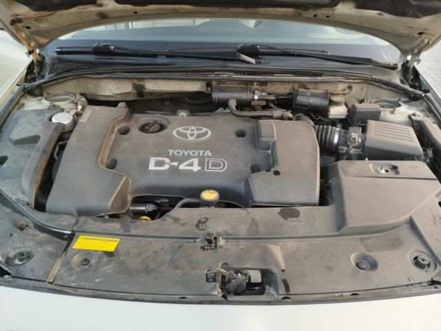 Серый Тойота Авенсис, объемом двигателя 2 л и пробегом 340 тыс. км за 5600 $, фото 5 на Automoto.ua