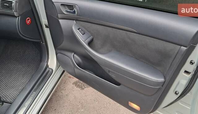 Серый Тойота Авенсис, объемом двигателя 2 л и пробегом 243 тыс. км за 5999 $, фото 13 на Automoto.ua