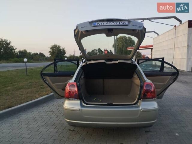 Серый Тойота Авенсис, объемом двигателя 2 л и пробегом 340 тыс. км за 5800 $, фото 2 на Automoto.ua