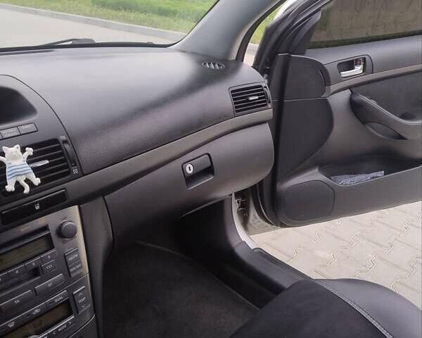 Серый Тойота Авенсис, объемом двигателя 1.79 л и пробегом 298 тыс. км за 5100 $, фото 34 на Automoto.ua