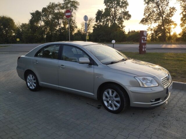 Серый Тойота Авенсис, объемом двигателя 2 л и пробегом 340 тыс. км за 5600 $, фото 2 на Automoto.ua