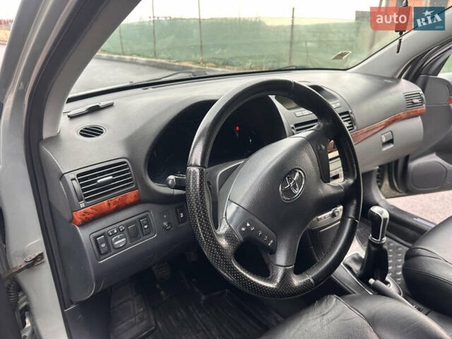 Серый Тойота Авенсис, объемом двигателя 2 л и пробегом 250 тыс. км за 4650 $, фото 37 на Automoto.ua