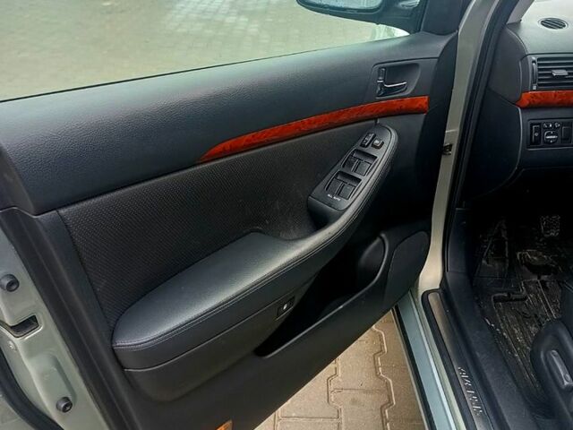 Серый Тойота Авенсис, объемом двигателя 2 л и пробегом 250 тыс. км за 4100 $, фото 8 на Automoto.ua