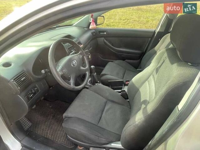 Серый Тойота Авенсис, объемом двигателя 1.6 л и пробегом 245 тыс. км за 4000 $, фото 5 на Automoto.ua