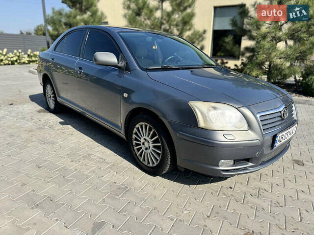 Серый Тойота Авенсис, объемом двигателя 2 л и пробегом 260 тыс. км за 4999 $, фото 1 на Automoto.ua