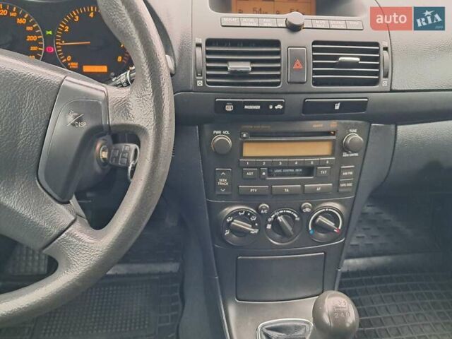 Серый Тойота Авенсис, объемом двигателя 1.8 л и пробегом 230 тыс. км за 5200 $, фото 56 на Automoto.ua