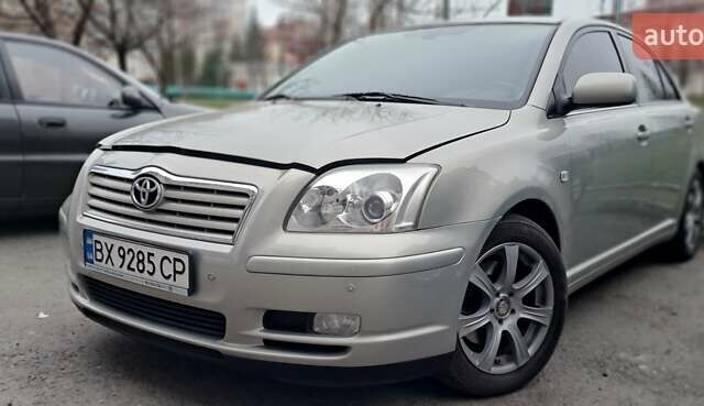 Серый Тойота Авенсис, объемом двигателя 2 л и пробегом 243 тыс. км за 5999 $, фото 3 на Automoto.ua