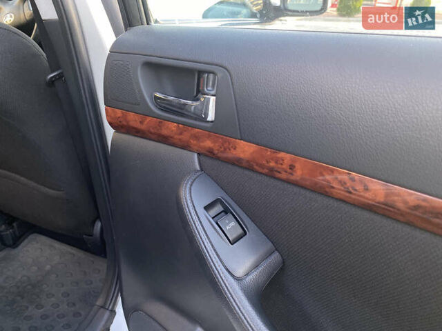 Серый Тойота Авенсис, объемом двигателя 1.8 л и пробегом 210 тыс. км за 5500 $, фото 19 на Automoto.ua