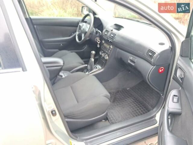 Серый Тойота Авенсис, объемом двигателя 1.8 л и пробегом 230 тыс. км за 5200 $, фото 48 на Automoto.ua