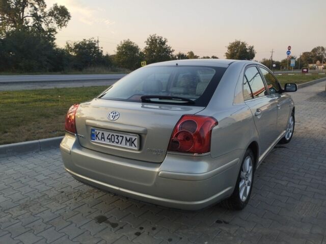 Серый Тойота Авенсис, объемом двигателя 2 л и пробегом 340 тыс. км за 5600 $, фото 1 на Automoto.ua