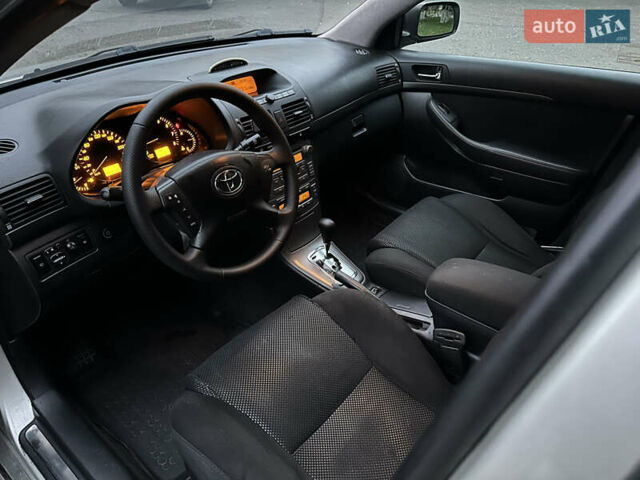 Сірий Тойота Авенсіс, об'ємом двигуна 1.79 л та пробігом 280 тис. км за 4600 $, фото 12 на Automoto.ua