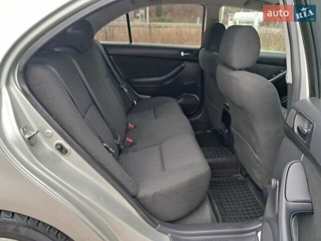 Серый Тойота Авенсис, объемом двигателя 1.8 л и пробегом 230 тыс. км за 5200 $, фото 44 на Automoto.ua