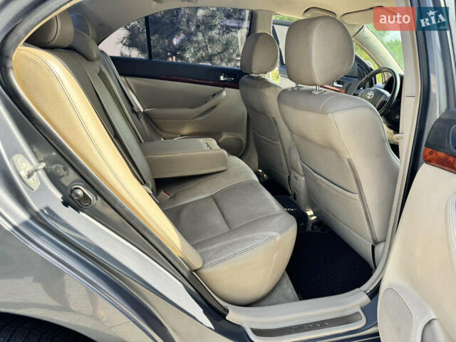 Серый Тойота Авенсис, объемом двигателя 2 л и пробегом 260 тыс. км за 4999 $, фото 18 на Automoto.ua
