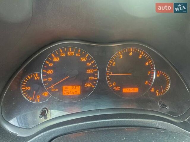 Серый Тойота Авенсис, объемом двигателя 1.6 л и пробегом 245 тыс. км за 4000 $, фото 4 на Automoto.ua