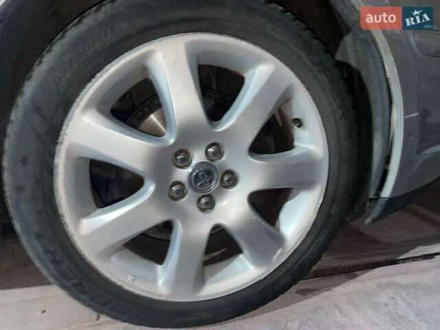 Серый Тойота Авенсис, объемом двигателя 1.6 л и пробегом 245 тыс. км за 4000 $, фото 16 на Automoto.ua