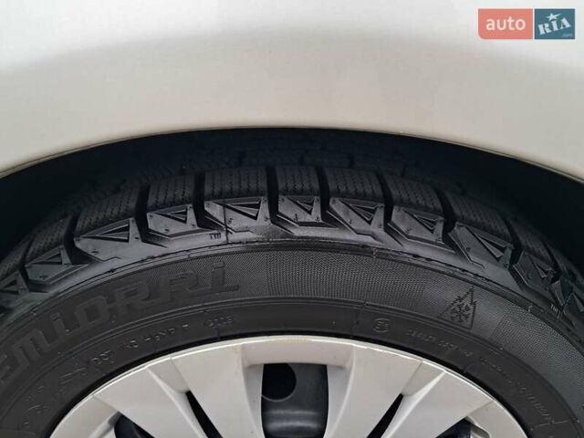 Серый Тойота Авенсис, объемом двигателя 1.8 л и пробегом 230 тыс. км за 5200 $, фото 39 на Automoto.ua