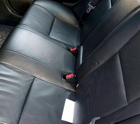 Серый Тойота Авенсис, объемом двигателя 2 л и пробегом 250 тыс. км за 4100 $, фото 7 на Automoto.ua