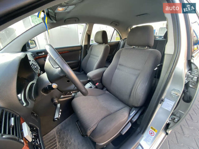 Серый Тойота Авенсис, объемом двигателя 1.8 л и пробегом 210 тыс. км за 5500 $, фото 12 на Automoto.ua
