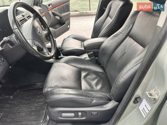 Серый Тойота Авенсис, объемом двигателя 2 л и пробегом 250 тыс. км за 4650 $, фото 39 на Automoto.ua