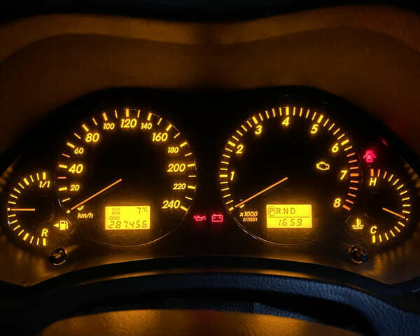 Сірий Тойота Авенсіс, об'ємом двигуна 2 л та пробігом 287 тис. км за 4800 $, фото 2 на Automoto.ua