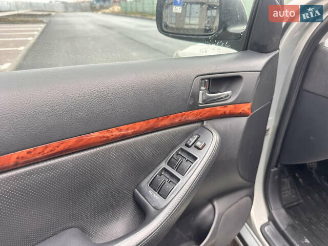 Серый Тойота Авенсис, объемом двигателя 2 л и пробегом 250 тыс. км за 4650 $, фото 36 на Automoto.ua