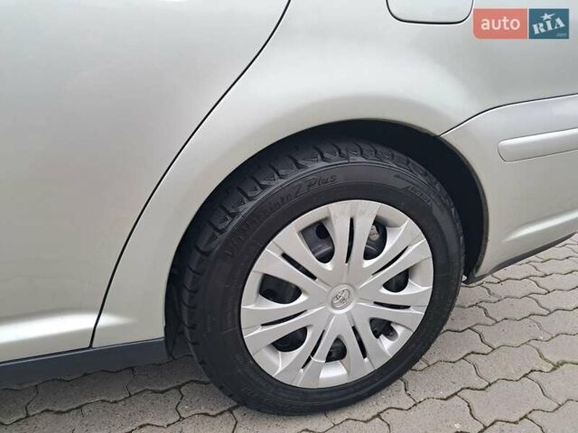 Серый Тойота Авенсис, объемом двигателя 1.8 л и пробегом 230 тыс. км за 5200 $, фото 31 на Automoto.ua