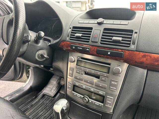 Серый Тойота Авенсис, объемом двигателя 2 л и пробегом 250 тыс. км за 4650 $, фото 49 на Automoto.ua