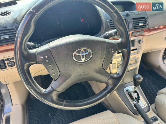 Серый Тойота Авенсис, объемом двигателя 2 л и пробегом 260 тыс. км за 4999 $, фото 11 на Automoto.ua