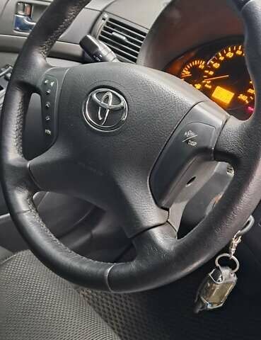 Серый Тойота Авенсис, объемом двигателя 2 л и пробегом 243 тыс. км за 5999 $, фото 7 на Automoto.ua