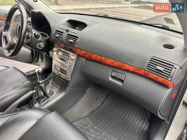 Серый Тойота Авенсис, объемом двигателя 2 л и пробегом 250 тыс. км за 4650 $, фото 41 на Automoto.ua