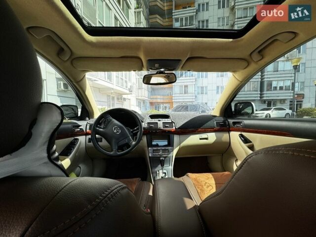 Серый Тойота Авенсис, объемом двигателя 2 л и пробегом 209 тыс. км за 5600 $, фото 10 на Automoto.ua