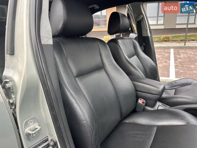 Серый Тойота Авенсис, объемом двигателя 2 л и пробегом 250 тыс. км за 4650 $, фото 43 на Automoto.ua