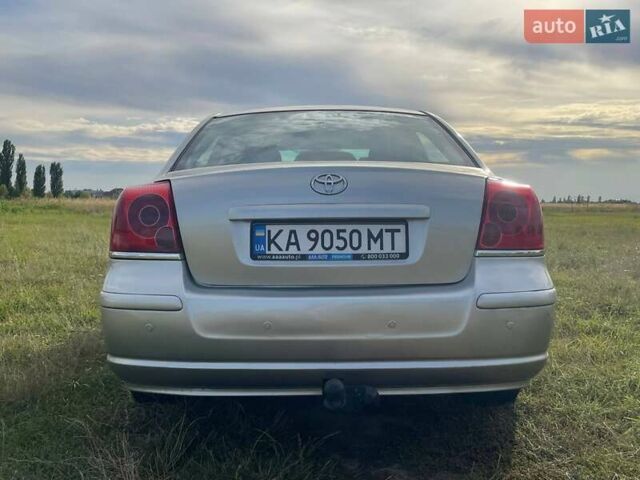Серый Тойота Авенсис, объемом двигателя 1.6 л и пробегом 245 тыс. км за 4000 $, фото 3 на Automoto.ua