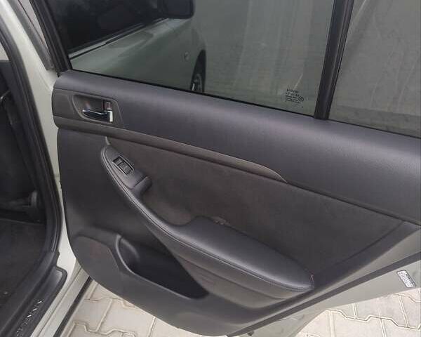 Серый Тойота Авенсис, объемом двигателя 1.79 л и пробегом 298 тыс. км за 5100 $, фото 19 на Automoto.ua