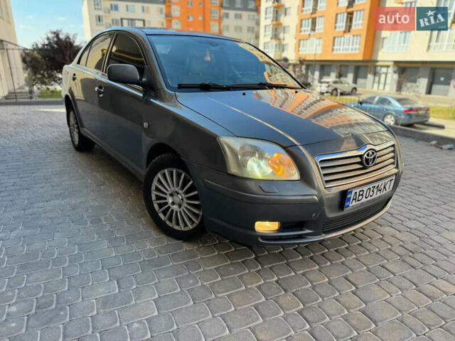Серый Тойота Авенсис, объемом двигателя 2 л и пробегом 260 тыс. км за 5200 $, фото 1 на Automoto.ua