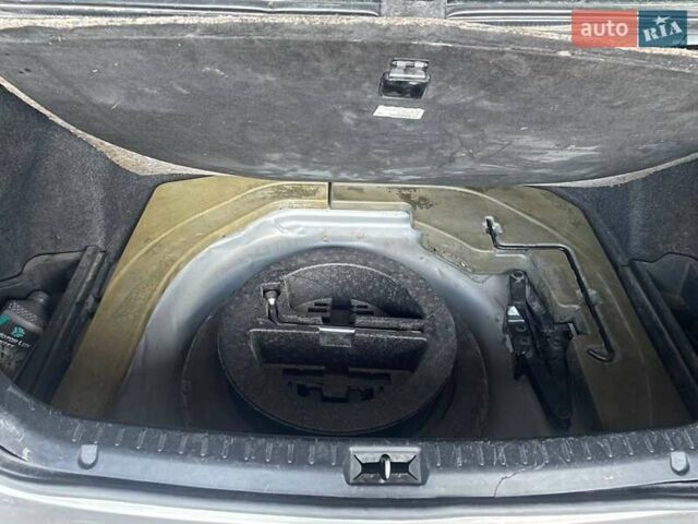 Серый Тойота Авенсис, объемом двигателя 1.6 л и пробегом 245 тыс. км за 4000 $, фото 6 на Automoto.ua