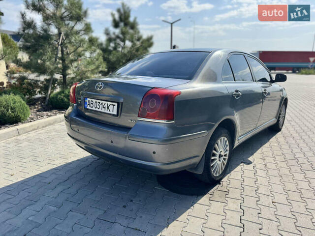 Серый Тойота Авенсис, объемом двигателя 2 л и пробегом 260 тыс. км за 4999 $, фото 3 на Automoto.ua