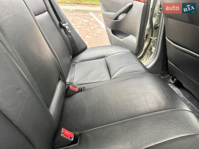Серый Тойота Авенсис, объемом двигателя 2 л и пробегом 250 тыс. км за 4650 $, фото 58 на Automoto.ua