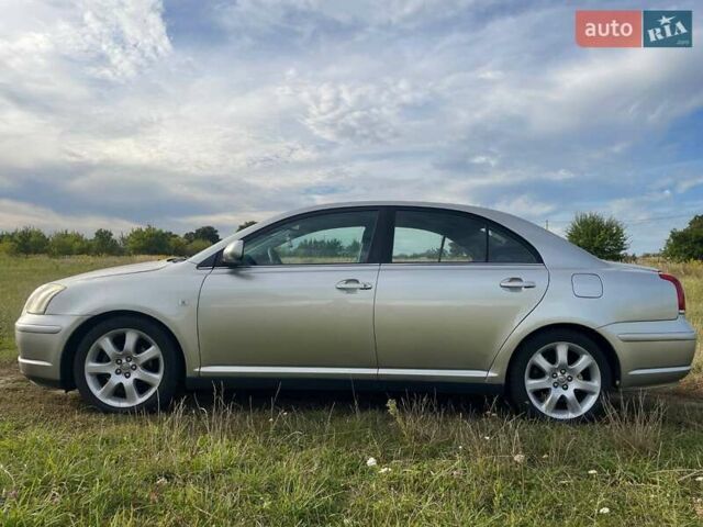 Серый Тойота Авенсис, объемом двигателя 1.6 л и пробегом 245 тыс. км за 4000 $, фото 1 на Automoto.ua