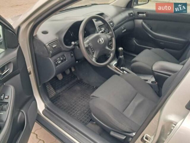 Серый Тойота Авенсис, объемом двигателя 1.8 л и пробегом 230 тыс. км за 5200 $, фото 51 на Automoto.ua