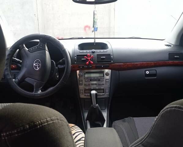 Серый Тойота Авенсис, объемом двигателя 2 л и пробегом 219 тыс. км за 6100 $, фото 7 на Automoto.ua