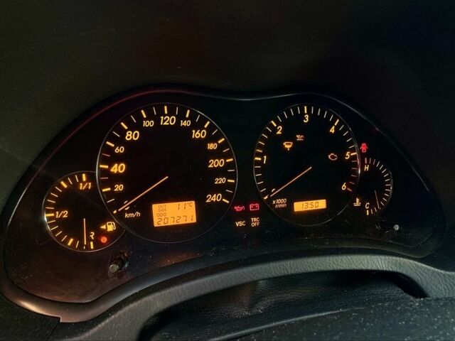 Серый Тойота Авенсис, объемом двигателя 2 л и пробегом 207 тыс. км за 2353 $, фото 8 на Automoto.ua