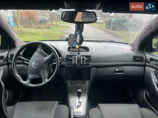 Серый Тойота Авенсис, объемом двигателя 1.79 л и пробегом 429 тыс. км за 6000 $, фото 5 на Automoto.ua