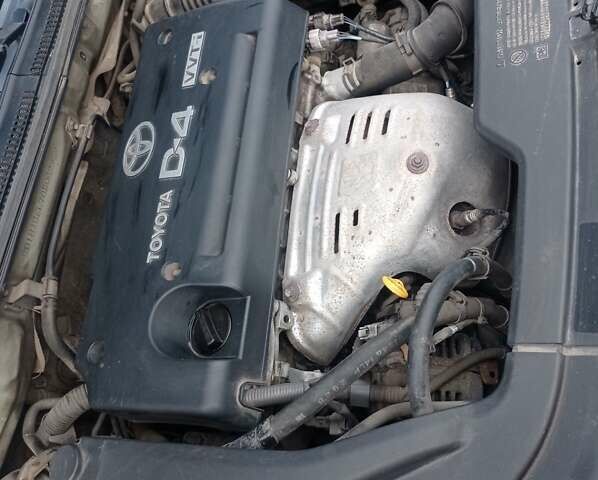 Серый Тойота Авенсис, объемом двигателя 2 л и пробегом 219 тыс. км за 6100 $, фото 1 на Automoto.ua