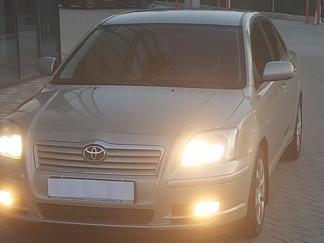 Серый Тойота Авенсис, объемом двигателя 2 л и пробегом 243 тыс. км за 5900 $, фото 1 на Automoto.ua