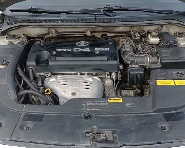 Серый Тойота Авенсис, объемом двигателя 2 л и пробегом 219 тыс. км за 6100 $, фото 2 на Automoto.ua