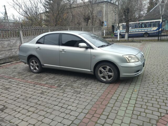 Серый Тойота Авенсис, объемом двигателя 2.2 л и пробегом 310 тыс. км за 5000 $, фото 1 на Automoto.ua