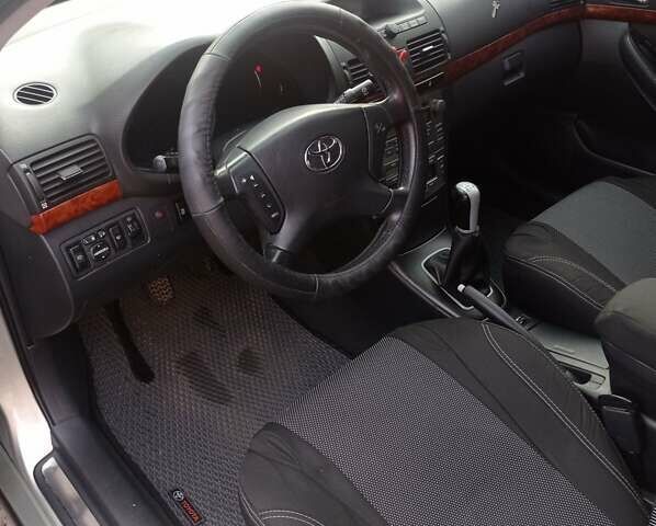 Серый Тойота Авенсис, объемом двигателя 2 л и пробегом 219 тыс. км за 6100 $, фото 6 на Automoto.ua