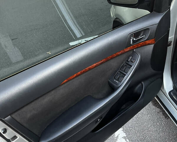 Серый Тойота Авенсис, объемом двигателя 1.79 л и пробегом 280 тыс. км за 6300 $, фото 12 на Automoto.ua