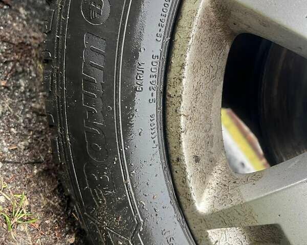 Серый Тойота Авенсис, объемом двигателя 1.79 л и пробегом 429 тыс. км за 6000 $, фото 7 на Automoto.ua